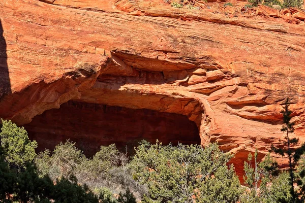 アリゾナ州セドナの赤い岩の中のフェイキャニオンアーチ — ストック写真