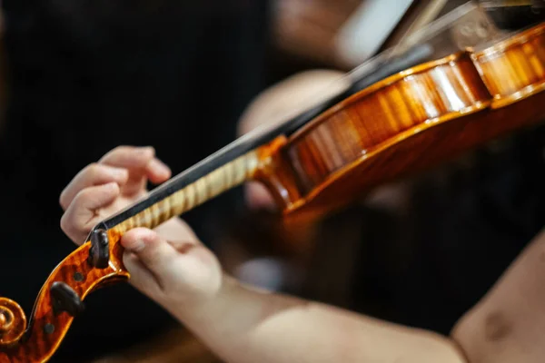 Nahaufnahme Einer Geigerin Die Beim Konzert Geige Spielt — Stockfoto