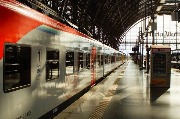 Frankfurt Németország 2021 Augusztus Hessische Landesbahn Vonata Indulásra Kész Frankfurti — Stock Fotó
