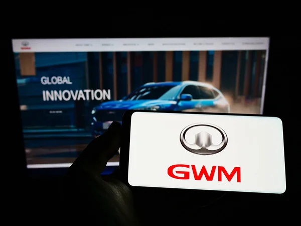 Stuttgart Germany Aug 2021 Person Holding Smartphone Logo Car Manufacturer — Stock Photo, Image