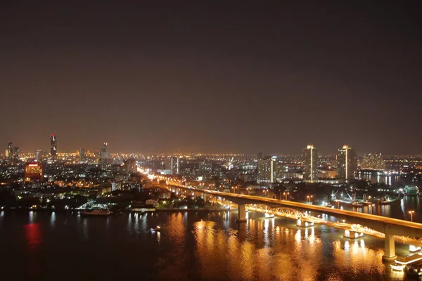 都市景観 チャオプラヤ川 バンコクの橋東南アジア夜 — ストック写真