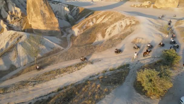 Légi Felvétel Gyönyörű Turista Forgalom Hegyen — Stock videók