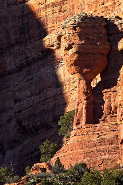 アリゾナ州セドナの赤い岩の中のフェイキャニオンアーチ — ストック写真