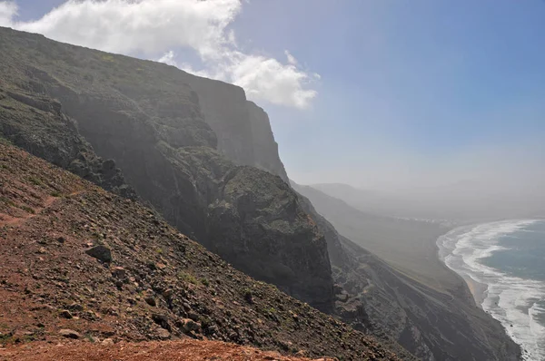 Steile Küstenlandschaft Auf Der Spanischen Vulkaninsel Lanazrote — Stockfoto