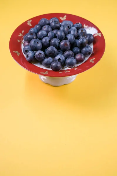 배경에 달콤하고 맛있는 블루베리의 — 스톡 사진