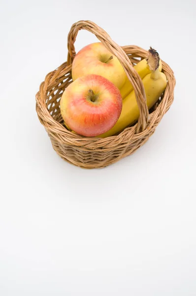 Frische Und Gesunde Früchte Auf Weißer Oberfläche Apfel Und Banane — Stockfoto