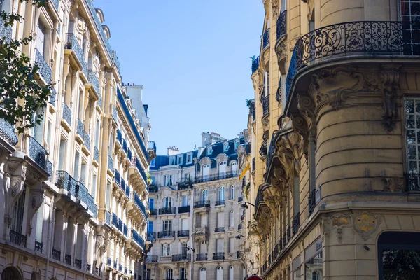 Alacsony Szögű Felvétel Régi Épületekről Párizsban — Stock Fotó