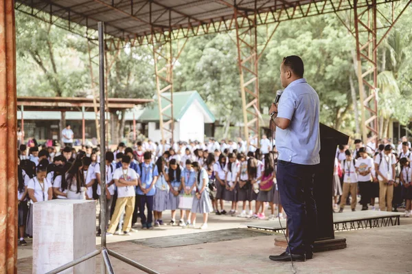 Bacolod Philippines Mar 2019 Grupa Filipińskich Licealistów Zbiera Się Przemówieniu — Zdjęcie stockowe