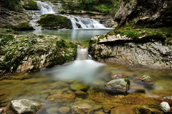 Meerdere Kleine Watervalletjes Lang Uitzicht Fischbach Beek Bij Ruhpolding Bavariaanse — Stockfoto