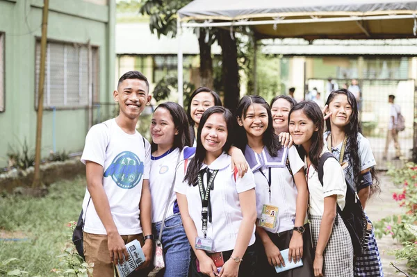 Bacolod Philippines 2019 Márc Fülöp Szigeteki Középiskolások Egy Csoportja Akik — Stock Fotó