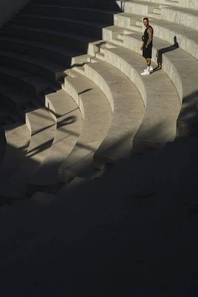 Vertical Shot Sporty Guy Black Summer Clothes Standing Stair Shadows — Stock Photo, Image