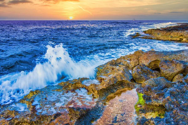 Shot Waves Hit Rocks Coast Suns — Stock fotografie