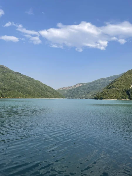 Tiro Vertical Uma Bela Vista Mar Das Montanhas Bósnia Herzegovina — Fotografia de Stock