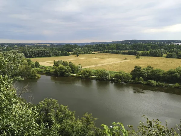 Rzeka Ruhr Niemczech Lecie Otoczona Drzewami Polami — Zdjęcie stockowe