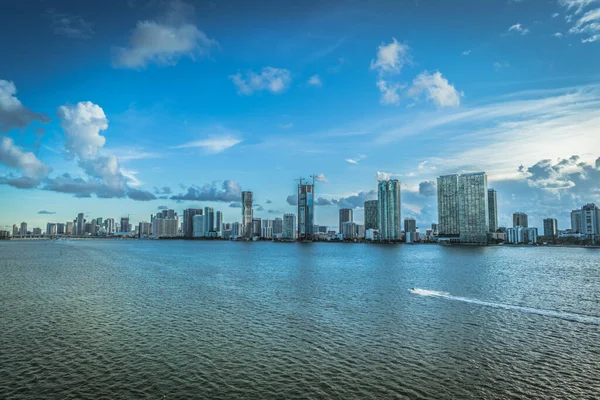 Krásný Panoramatický Výhled Panorama Miami City Atlantským Oceánem Modrou Oblohou — Stock fotografie