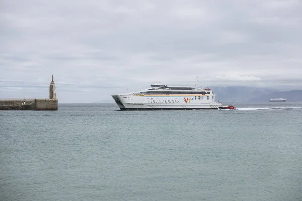 Tarifa Ισπανια Αυγ 2019 Μια Virtu Ferries Φτάνει Στο Λιμάνι — Φωτογραφία Αρχείου