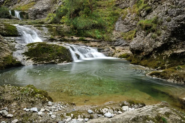 Drei Kleine Wasserfälle Einem Gebirgsbach Den Bayerischen Alpen Langzeitbelichtung Fischbach — Stockfoto