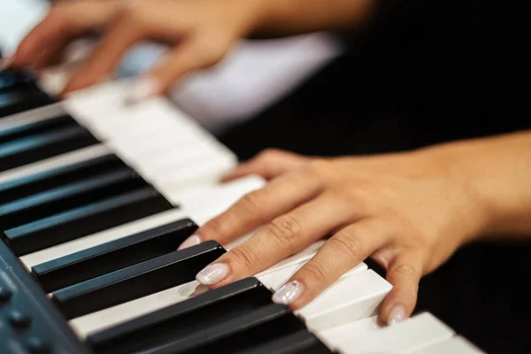 Closeup Female Hands Playing Digital Piano — Stock Photo, Image