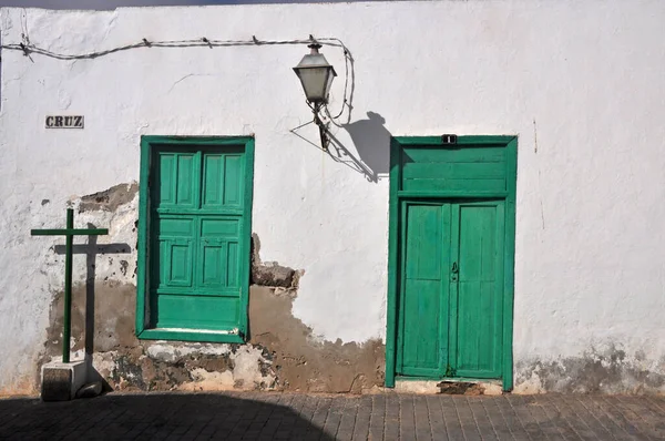 Porta Verde Fachada Branca Casa Espanhola Ilha Baleares Lanzarote — Fotografia de Stock