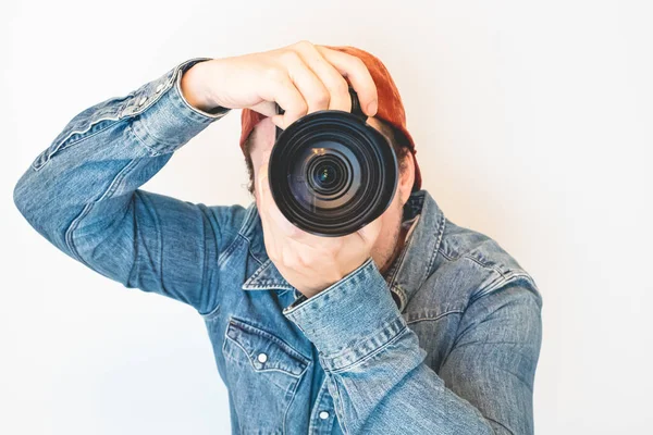 Homem Usando Ganga Tirando Uma Foto Isolada Fundo Branco — Fotografia de Stock