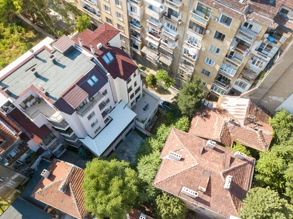 町の木に囲まれた住宅の空中撮影 — ストック写真