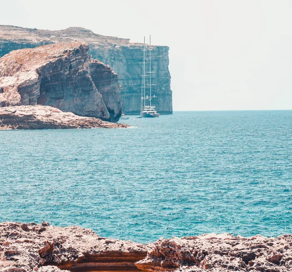Gozo Malta Ago 2021 Dia Verão Brilhante Com Grande Barco — Fotografia de Stock
