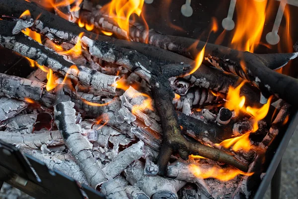 Gros Plan Flammes Bois Chauffage Transformant Cendres — Photo
