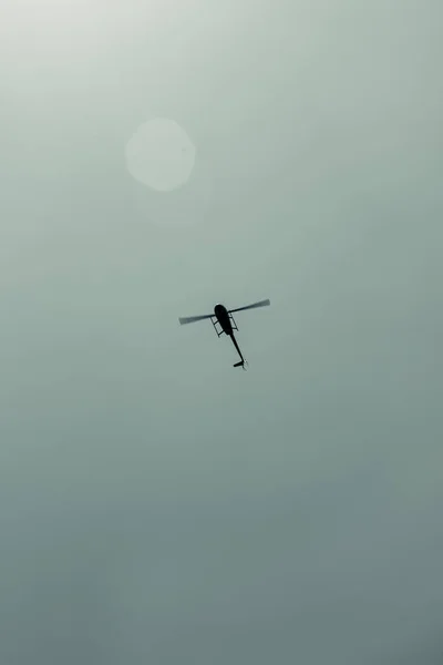 Los Angeles Estados Unidos Maio 2020 Tiro Vertical Helicóptero Céu — Fotografia de Stock