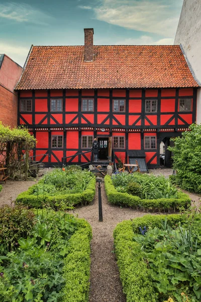 丹麦克尔特明德的一个旧的半木制仓库和一个博物馆 — 图库照片