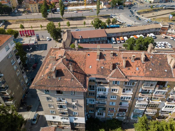 Una Vista Drones Edificios Residenciales Rodeados Árboles Una Ciudad — Foto de Stock