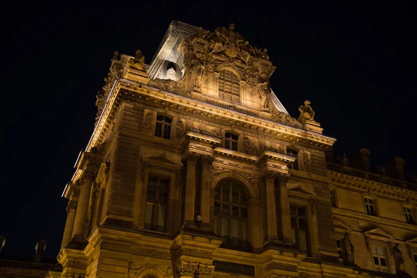 Fachada Del Museo Del Louvre Por Noche —  Fotos de Stock