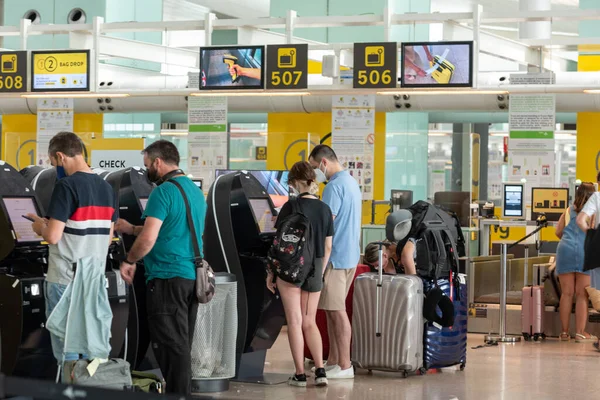 Barcelona España 2021 Turistas Aeropuerto Barcelona Prat Verano 2021 Durante —  Fotos de Stock