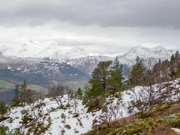 Paisaje Invernal Con Montañas Nevadas Fondo Volda Noruega —  Fotos de Stock