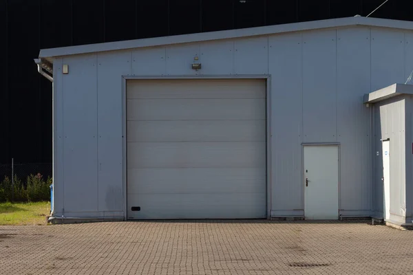 Een Close Shot Van Een Garage Een Zonnige Dag — Stockfoto