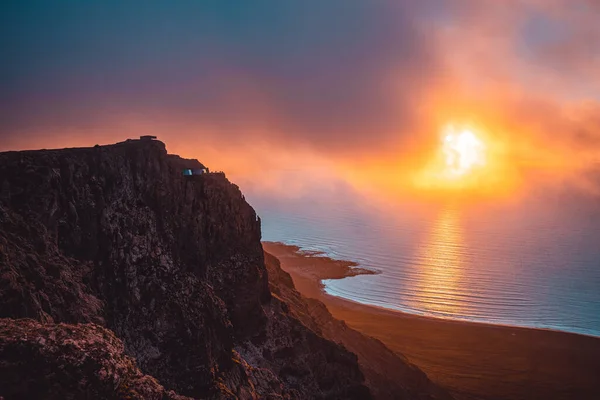 Manzaralı Günbatımında Büyüleyici Bir Deniz Manzarası — Stok fotoğraf