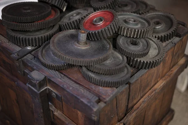 Pile Gears Stacked Top Wooden Box — Stock Photo, Image