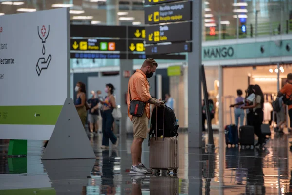 Barcelona Spanya Ağustos 2021 2021 Barcelona Prat Havalimanı Nda Turistler — Stok fotoğraf