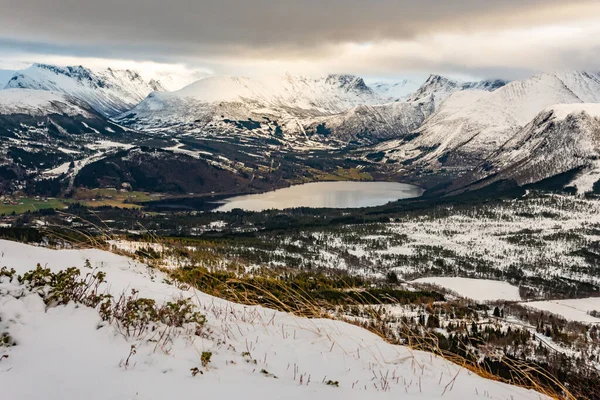 Het Uitzicht Volda Winter Noorwegen Prachtig Landschap Met Een Meer — Stockfoto