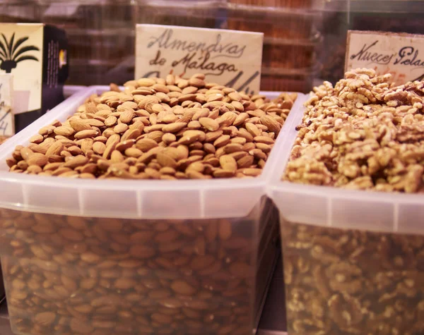 Closeup Shot Almonds Walnuts Market — Stock Photo, Image