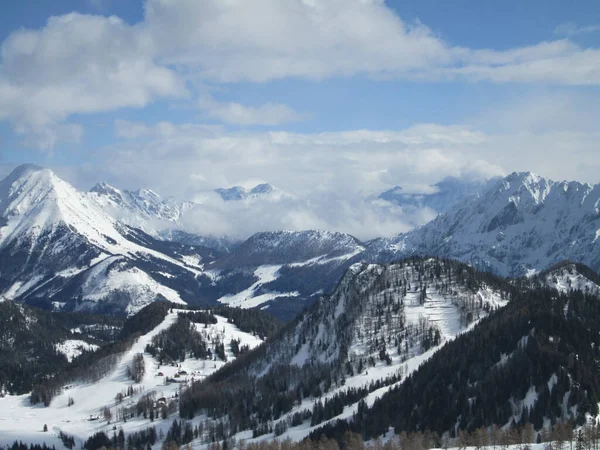 Ein Faszinierender Blick Auf Die Schneebedeckten Berge Österreich — Stockfoto