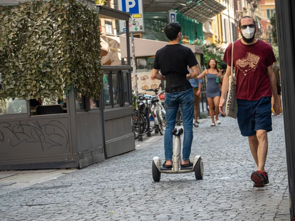 Milán Italia 2021 Scooter Eléctrico Persona Jinete Centro Milano Italia — Foto de Stock