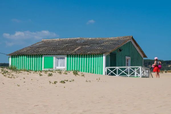 Una Casa Color Verde Orilla Caparica Portugal — Foto de Stock