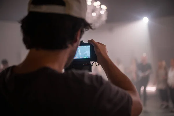 Rear View Cameraman Holding Camera Studio — Stock Photo, Image