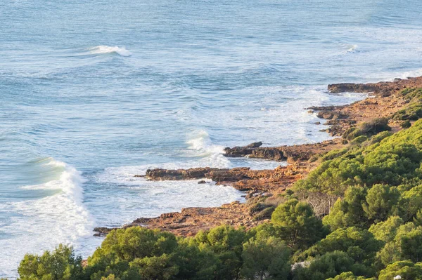 Primer Plano Hermoso Mar Con Olas Rodando Estrellándose Una Playa — Foto de Stock