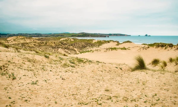 コバチョスビーチの景色壊れた海岸 カンタブリア スペインで最も美しいビーチの1つ — ストック写真