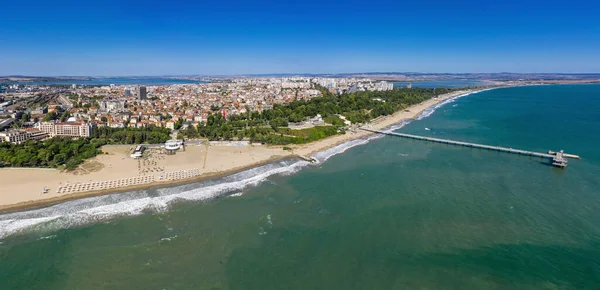ブルガリアの海の町ブルガスへの空中ビュー — ストック写真
