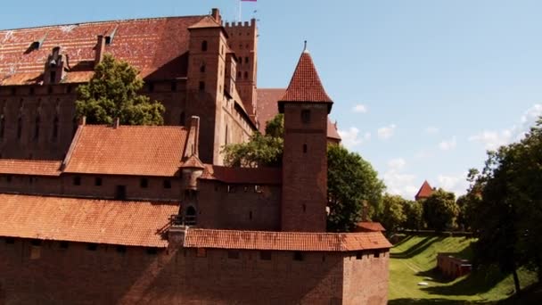 Landschaft Mit Mittelalterlicher Burg Auf Der Insel Trakai Bei Sonnigem — Stockvideo