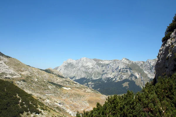 Den Blå Himlen Över Klippiga Bergen — Stockfoto