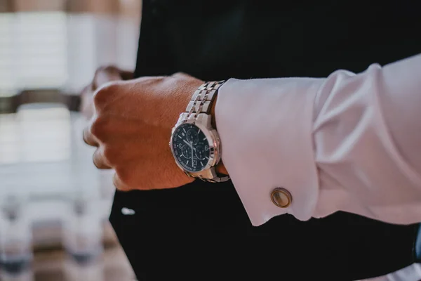 Shallow Focus Man Wearing Watch His Wrist — Stock Photo, Image
