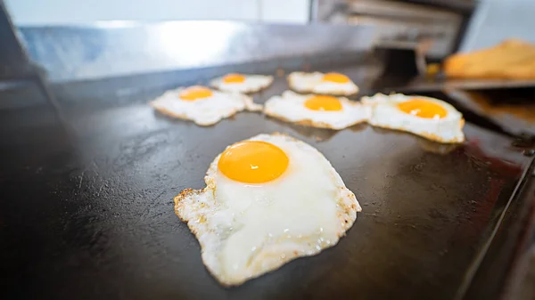 Primer Plano Huevos Soleados Estufa —  Fotos de Stock